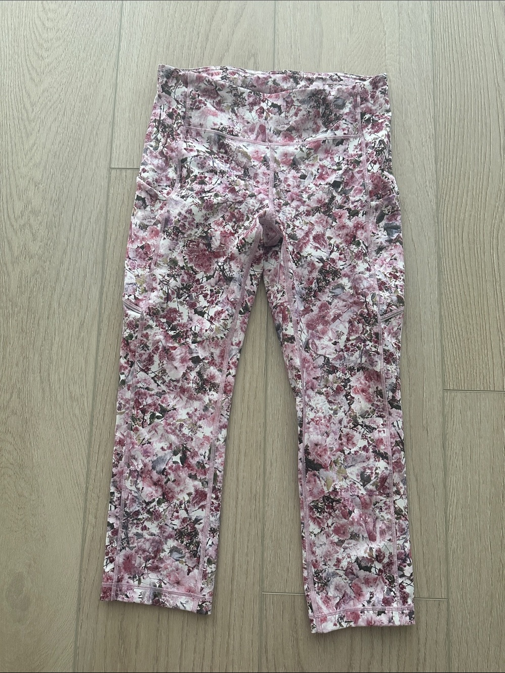 Lululemon Speed Up Crop *21"
Blossom Spritz Multi